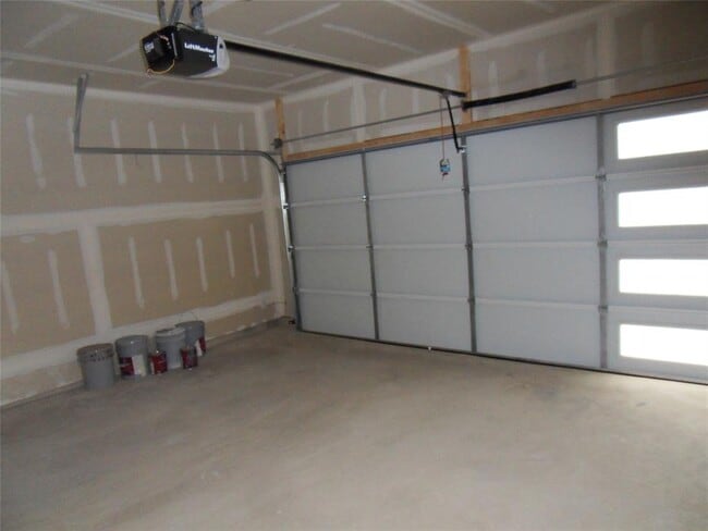 Building Photo - 14016 Lubeck Dr