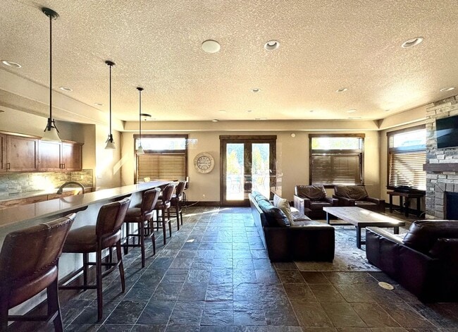 Building Photo - River Terrace townhome $500.00 off first month of rent!