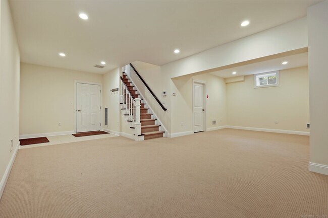 Building Photo - 551 River Rd