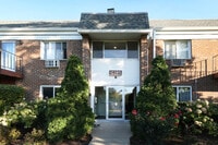 Building Photo - 10385 Dearlove Rd