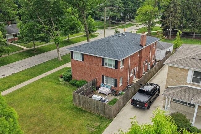 Building Photo - 40 S Maywood Rd