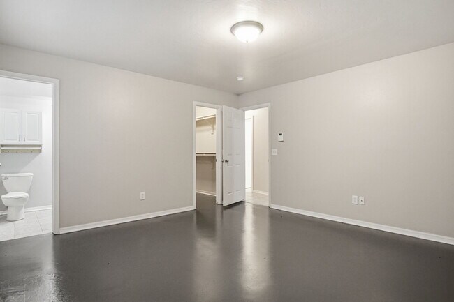 Building Photo - 3717 N Eagle Ln