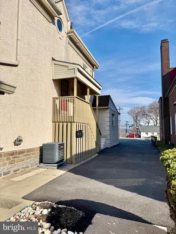 Building Photo - 815 Fayette St