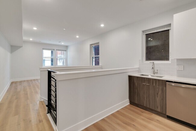 Interior Photo - 1723 Memorial Ave