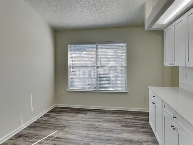 Building Photo - 145 Johns Glen Dr