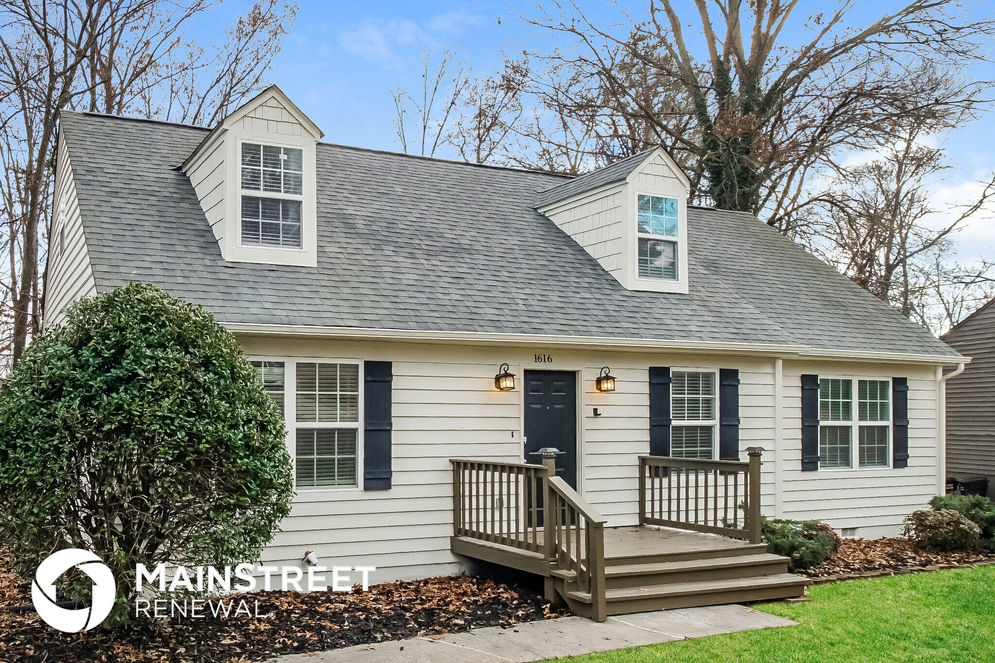 Building Photo - 1616 Summerhill Dr