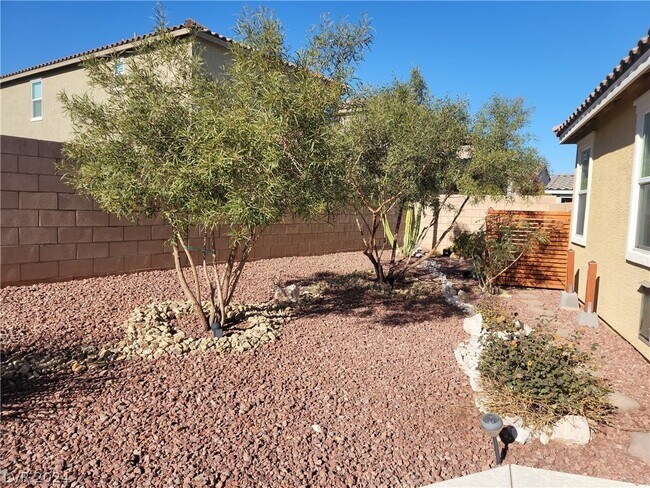 Building Photo - 9149 Cocowoods Pl