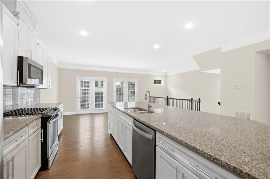 Building Photo - 1940 Discovery Park Ln