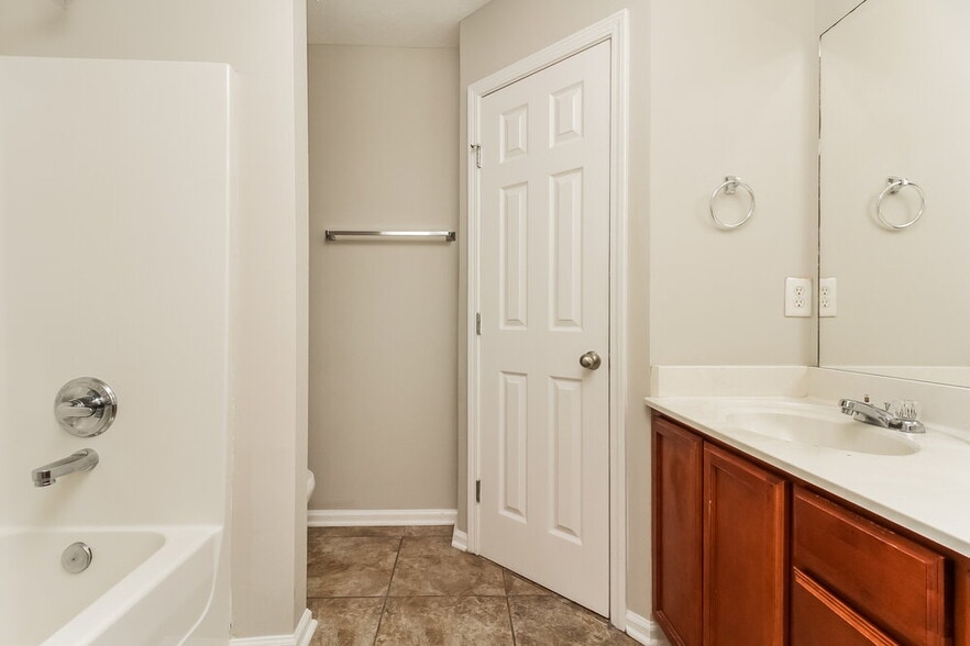 Building Photo - 8029 Logan Dr