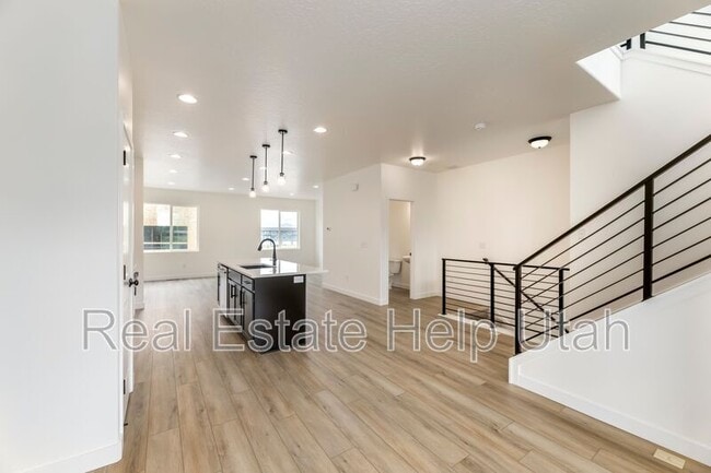 Building Photo - 488 S 700 W