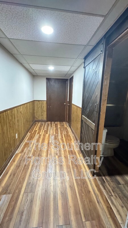 Building Photo - 1305 Ridgeway Cir