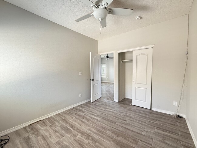 Building Photo - 3729 Loma Brisa Dr