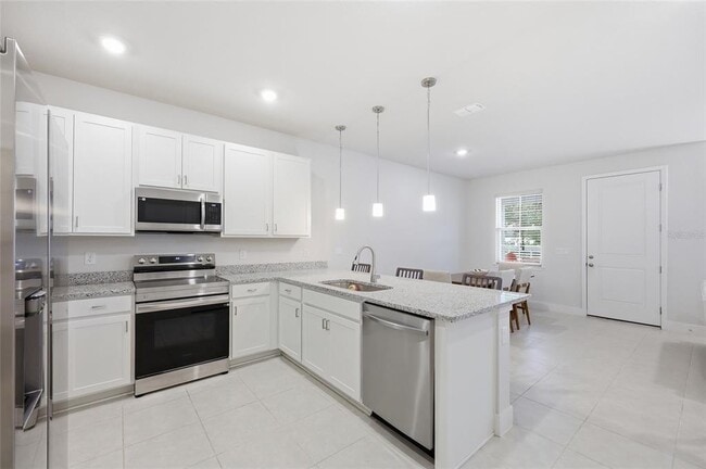 Building Photo - 6917 Five Oaks Dr