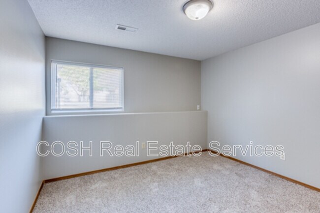 Building Photo - 1008 E Karla Ct