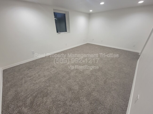 Building Photo - 618 S Alder St