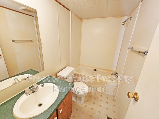 Building Photo - 3851 W Donner St