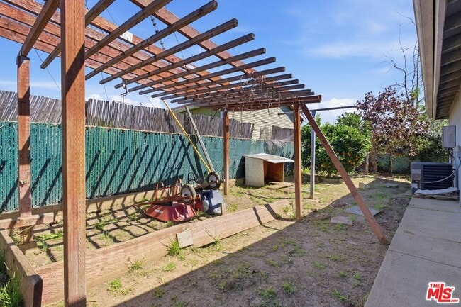 Building Photo - 2975 W Ave 33