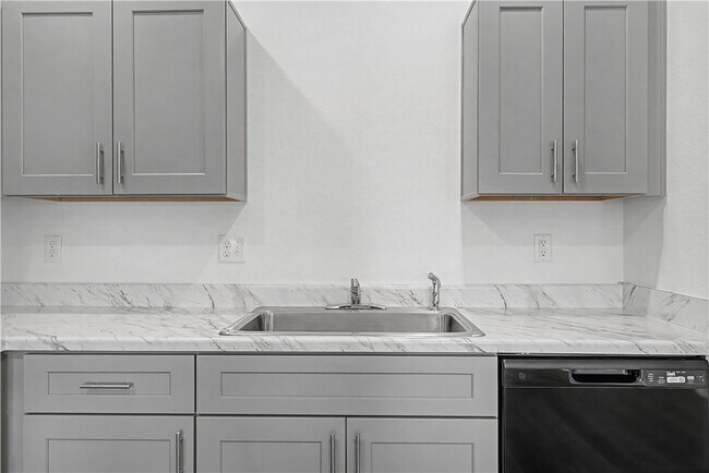 Building Photo - 6605 SW Devotion Ave