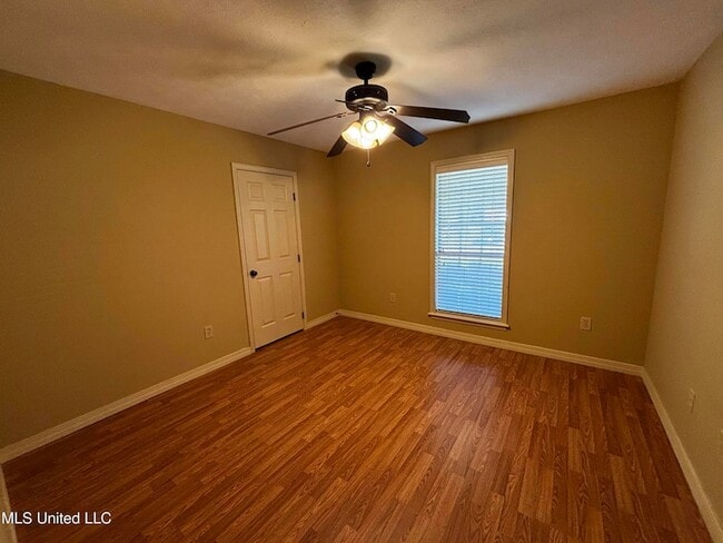 Building Photo - 232 Boxwood Cir
