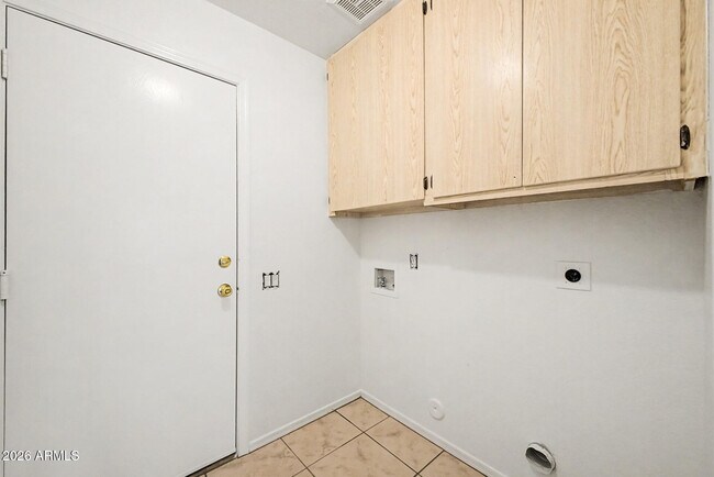 Building Photo - 6947 W Via Del Sol Dr