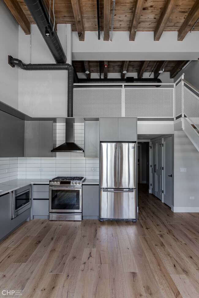 Building Photo - 729 N Sangamon St