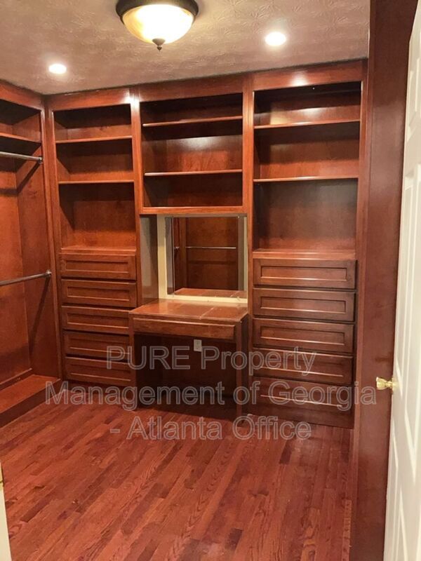 Building Photo - 3213 Southridge