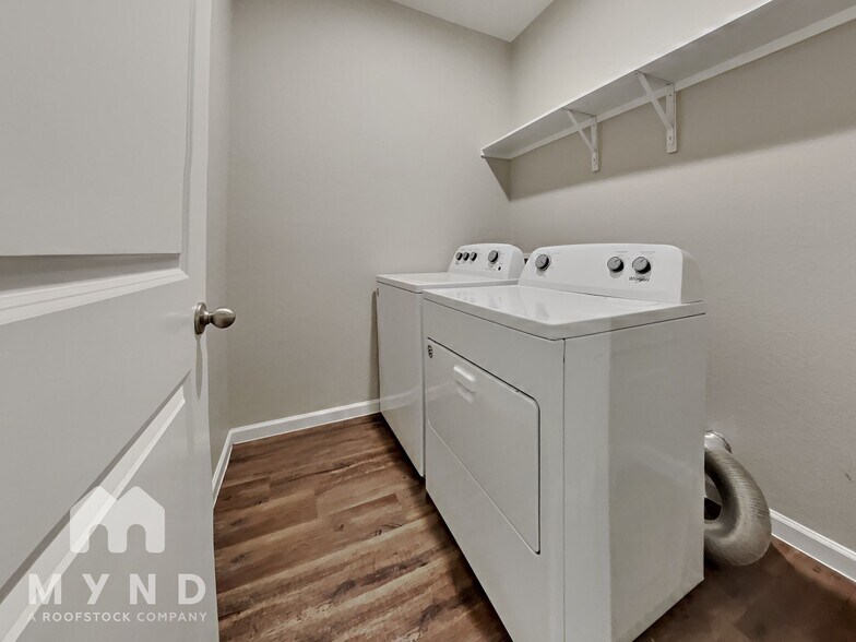 Building Photo - 217 Concho River Dr
