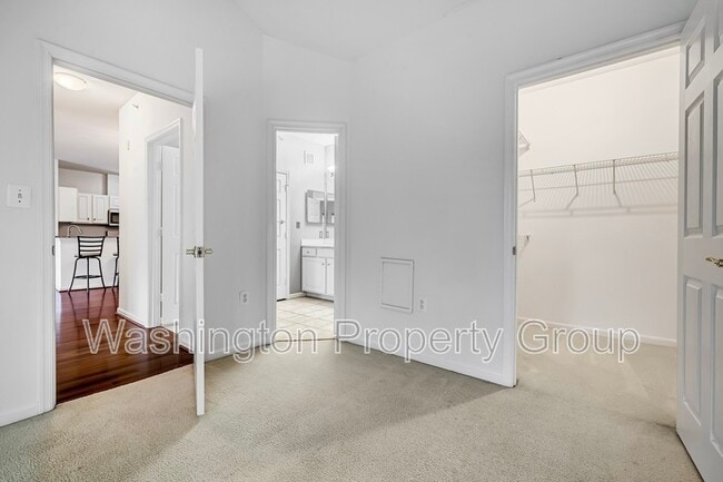 Building Photo - 4144 Fountainside Ln