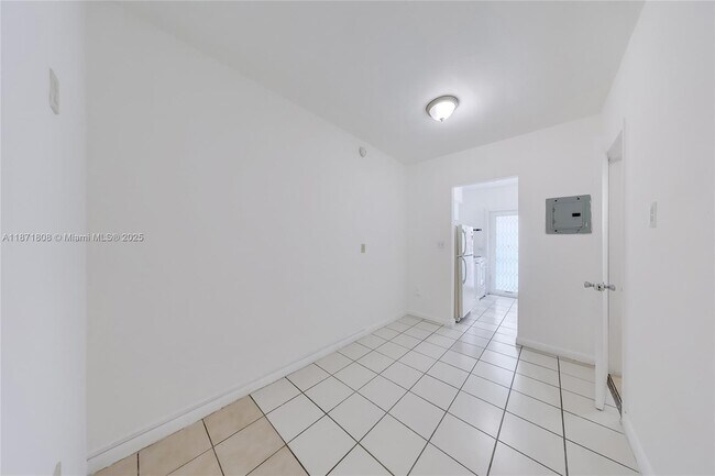 Building Photo - 6930 Rue Versailles Dr