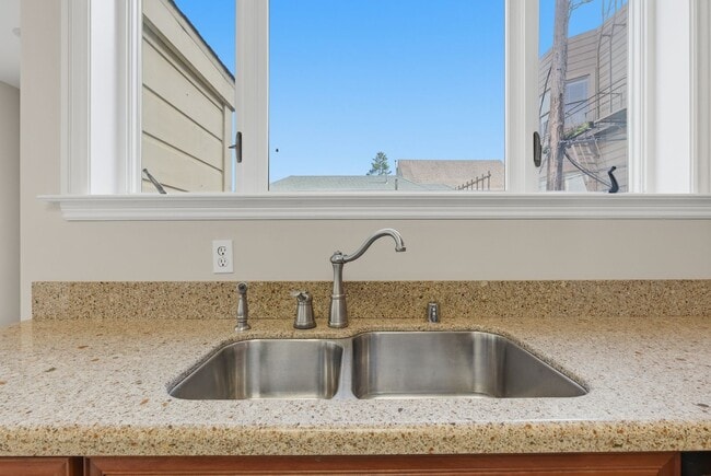 Building Photo - San Francisco Charm with Modern Upgrades