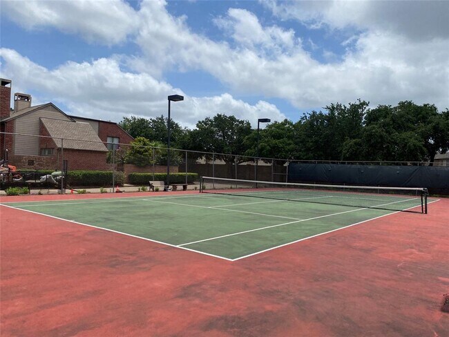 Building Photo - 7447 Cambridge St