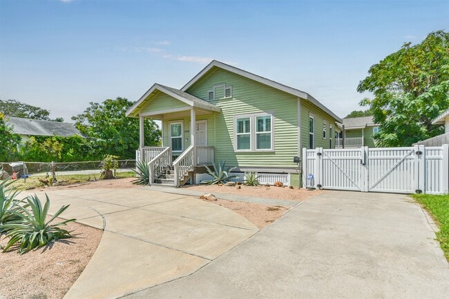 Building Photo - 5008 Avenue O 1/2
