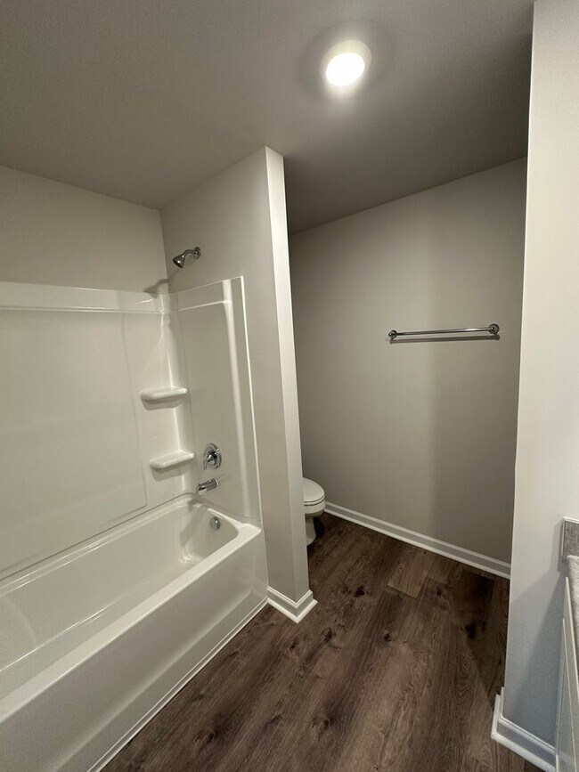 Building Photo - Pre-Leasing Now | Stylish 3 Bedroom, 2 Bathroom Home Designed for Comfortable Living