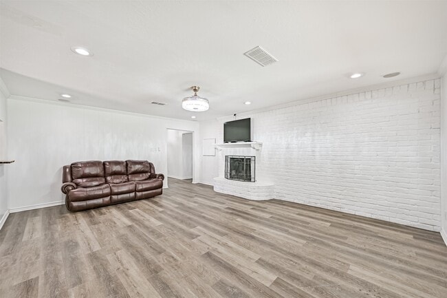 Building Photo - 212 E Castle Harbour Dr