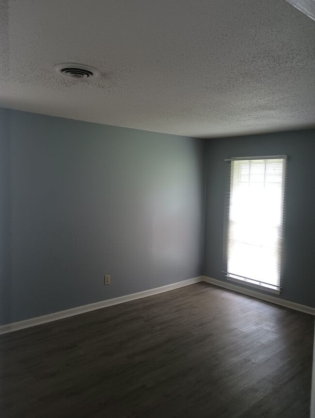 Building Photo - 224 Southlawn Dr