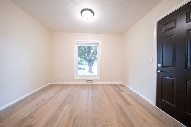 Building Photo - 14200 Elgin Ct