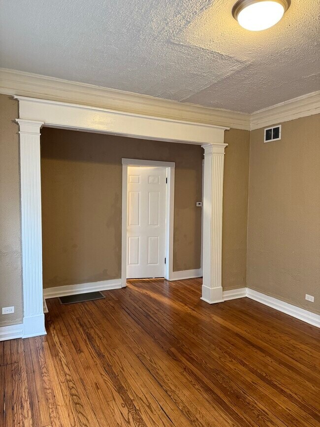 Building Photo - 5658 S Honore St