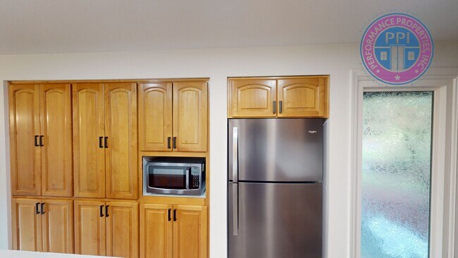 Building Photo - Lake Oswego Gem!!!  Single Level Ranch - Newly Updated