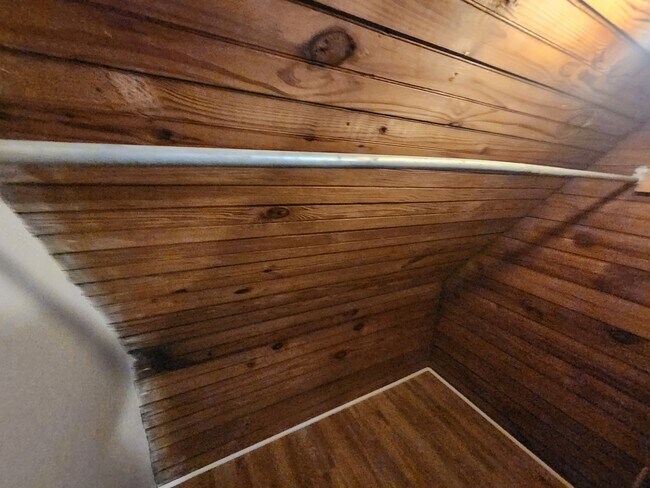 Building Photo - 651 Lincoln Way W