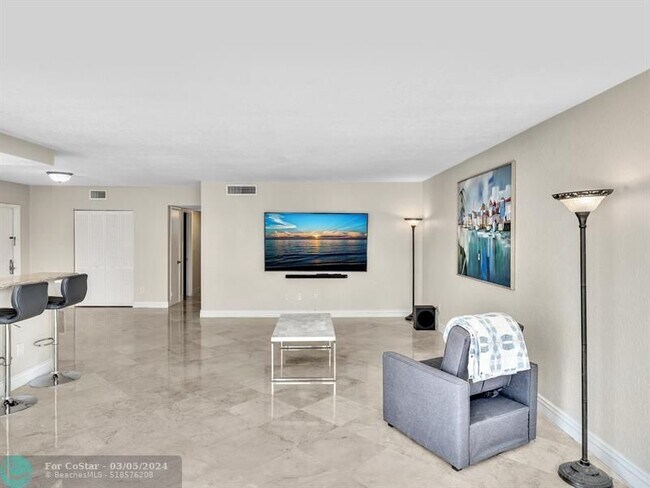 Building Photo - 3100 NE 49th St