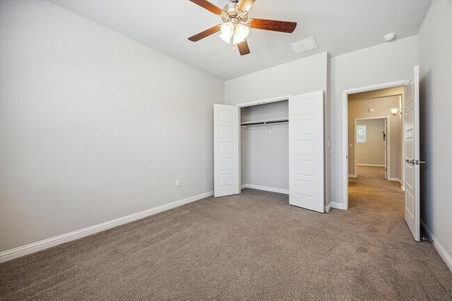 Building Photo - 13800 Lyndhurst St