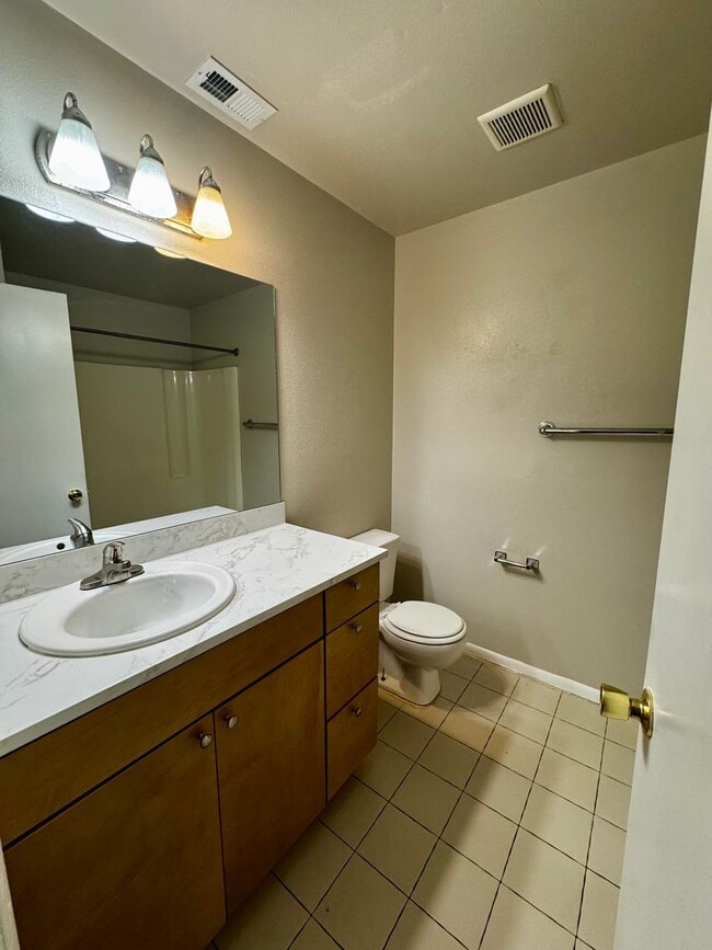 Building Photo - Renovated, Updated & Spacious Home