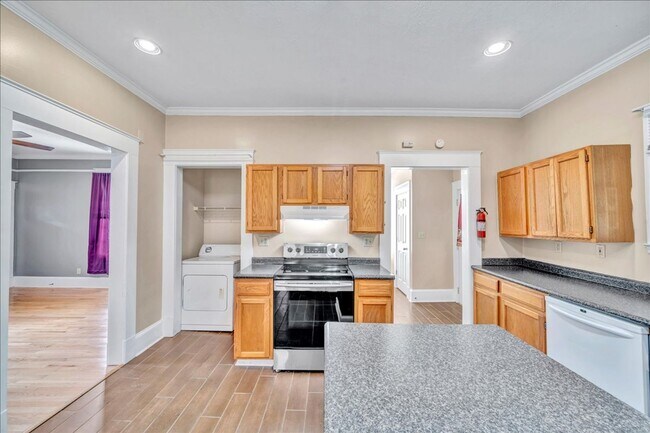 Building Photo - Charming Downtown Macon Home Near Mercer University