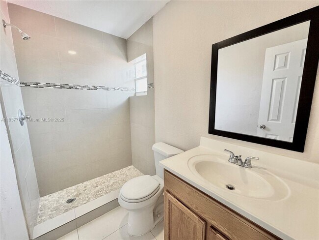 Building Photo - 3840 SW 52nd Ave