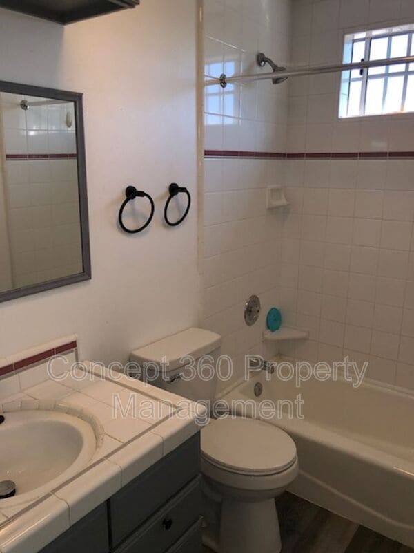 Building Photo - 4517 E Lavante St