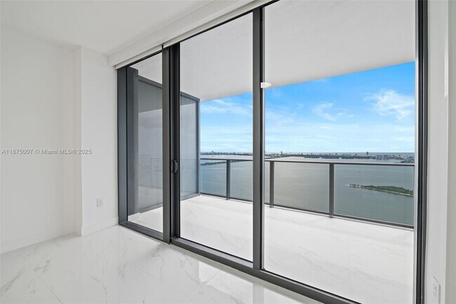 Building Photo - 700 NE 24th St