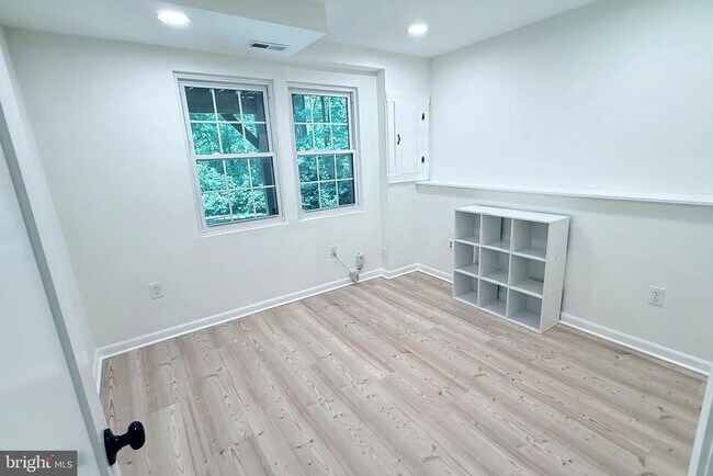 Building Photo - 10100 Walnut Wood Ct