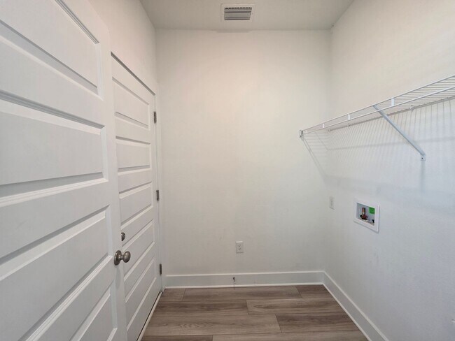 Building Photo - Spacious 2 Story Home - Saddle Ridge