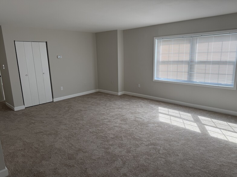 Living room - 4421 Romlon St