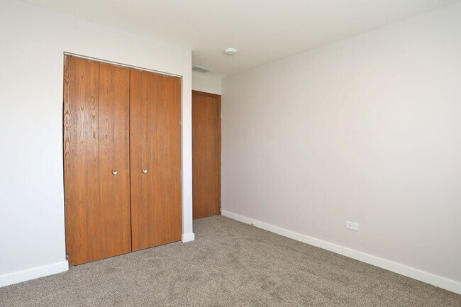 Building Photo - 675 Greenfield Ct